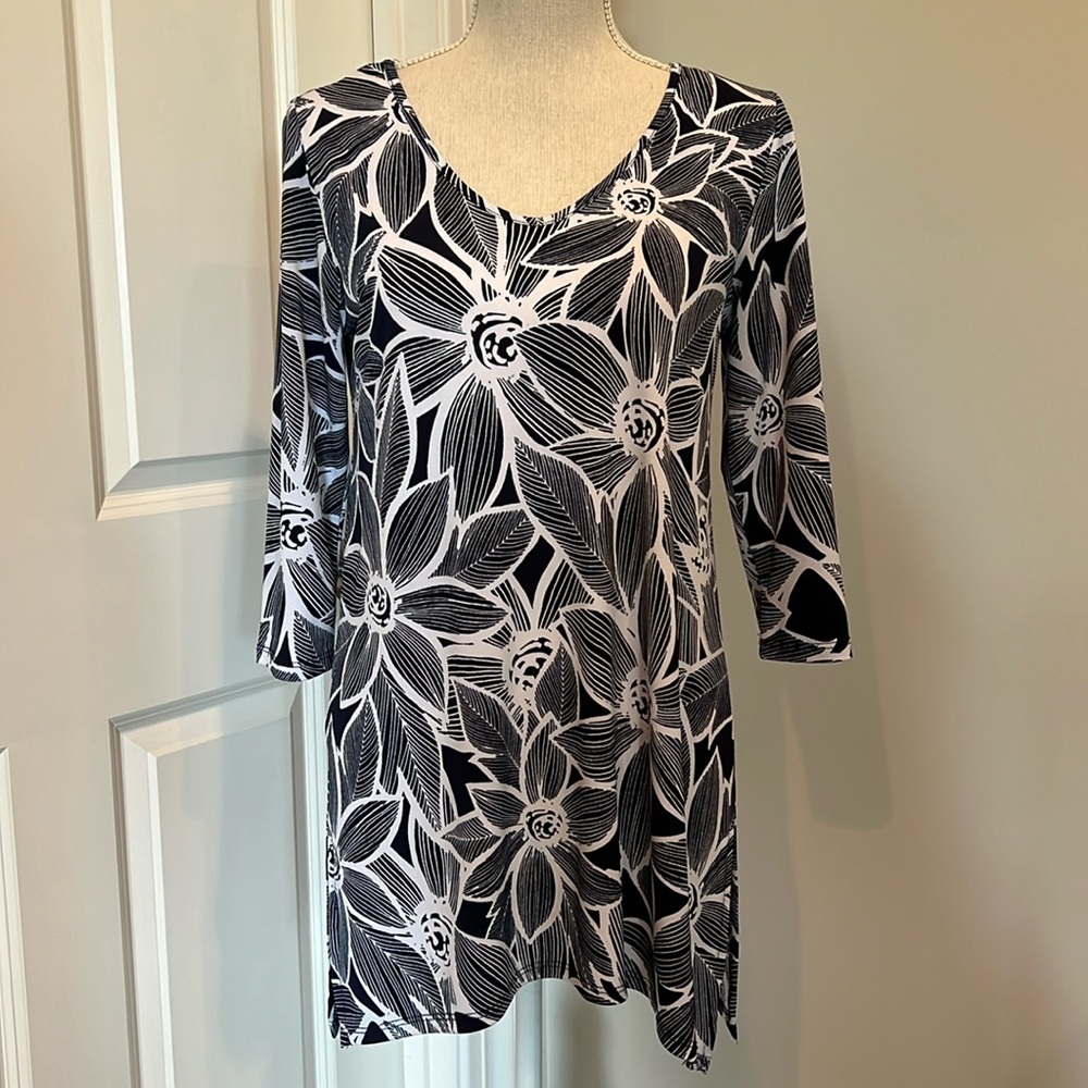 CLARA SUN WOO NAVY AND WHITE FLOWER SHIRT